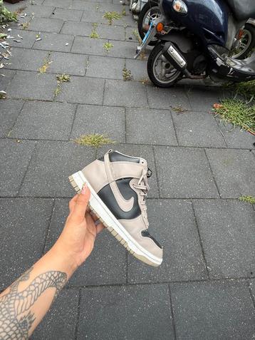 Nike Dunk High – Moon Fossil beschikbaar voor biedingen