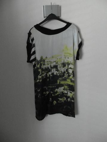 Vlot bedrukt t-shirt zwart/wit/geel merk Geisha maat L beschikbaar voor biedingen