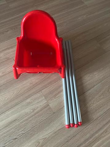 Rode Meegroeistoel met poten beschikbaar voor biedingen