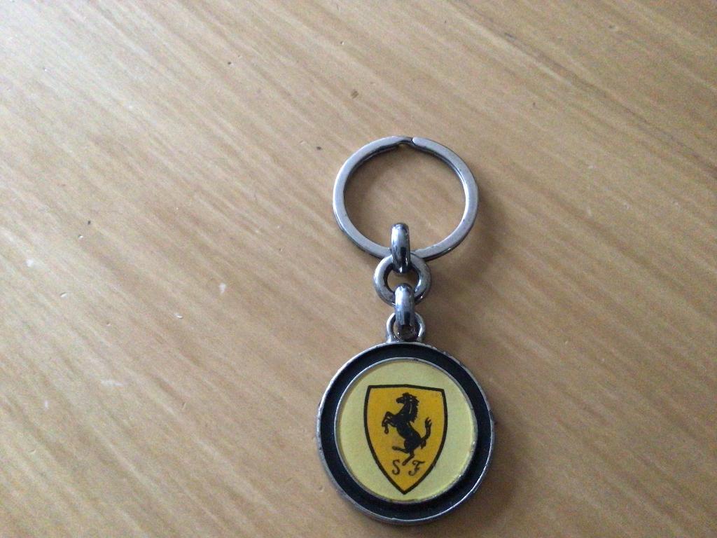Vintage Ferrari Sleutelhanger - Iconisch Design, Verzamelen, Sleutelhangers, Zo goed als nieuw, Merk, Ophalen of Verzenden