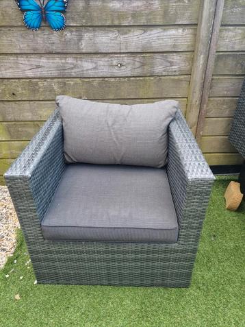 Nette wicker tuinstoel, zgan met kussens beschikbaar voor biedingen