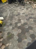 Gratis op te halen: Hexagon betonklinkers, Tuin en Terras, Ophalen, Gebruikt, Klinkers, 10 m² of meer