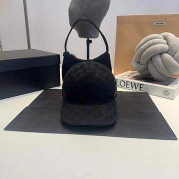 Gucci pet canvas baseball beschikbaar voor biedingen