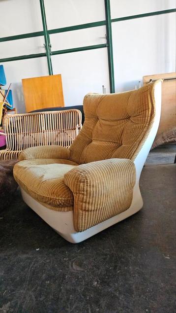 Airbone Michel Cadestin 1968  fiberglass vintage design  beschikbaar voor biedingen