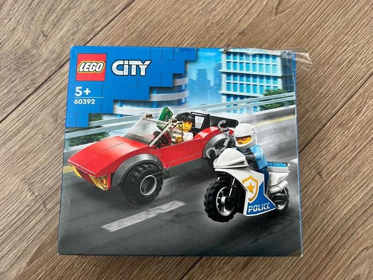LEGO City Achtervolging auto op politiemotor Set - 60392, Kinderen en Baby's, Speelgoed | Duplo en Lego, Zo goed als nieuw, Lego