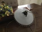 Wit opaline lampekapje met geschulpt randje, Antiek en Kunst, Antiek | Lampen, Ophalen of Verzenden