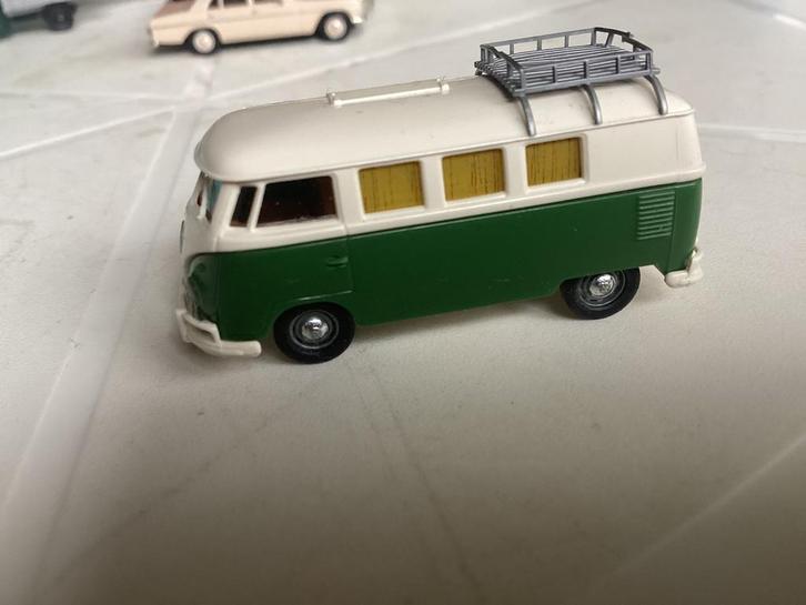 Brekina vw campeerbus met dakimperiaal met breukschade LEZEN, Hobby en Vrije tijd, Modelauto's | 1:87, Zo goed als nieuw, Auto