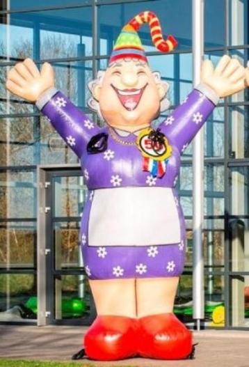 Sarah Hoera ! Paarse jurk 4 meter hoog nieuw beschikbaar voor biedingen