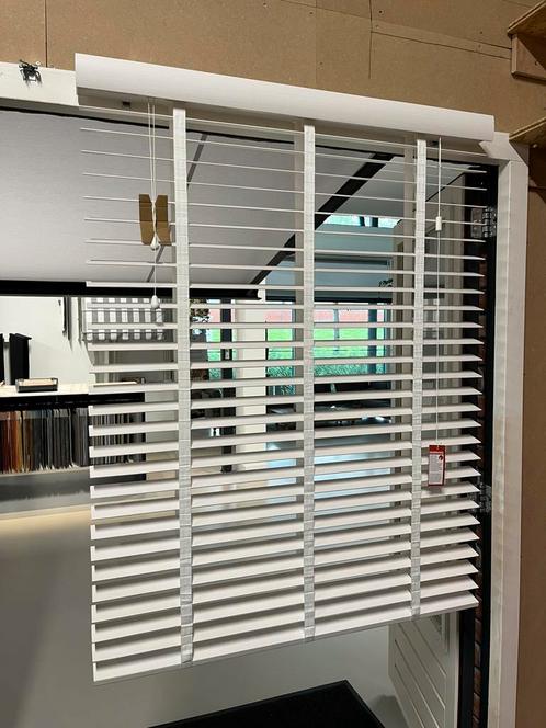 Houten jaloezie 50mm VEEL MATEN NIEUW!!, Huis en Inrichting, Stoffering | Gordijnen en Lamellen, Nieuw, Wit, Grijs, Zwart, Ophalen of Verzenden