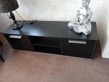 Zwarte tv kast 140l/40b/40h/40d-2 deurtjes.  beschikbaar voor biedingen