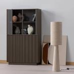 2x Woood Lage Vitrinekast Nova Grenen Truffel Bruin NIEUW, Huis en Inrichting, Ophalen, Met deur(en), Nieuw, 50 tot 100 cm