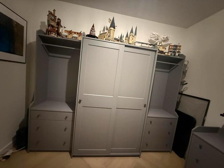 IKEA HAUGA Schuifdeurkast Grijs, Huis en Inrichting, Kasten | Kledingkasten, Zo goed als nieuw, 200 cm of meer, 150 tot 200 cm
