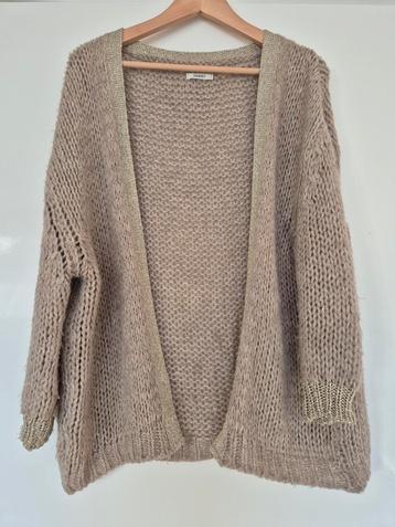 Mohair vest beschikbaar voor biedingen