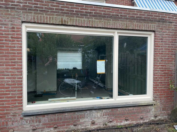 kunststof raamkozijn met draai-kiepraam, zonder glas, gratis, Doe-het-zelf en Verbouw, Deuren en Horren, Gebruikt, Overige typen