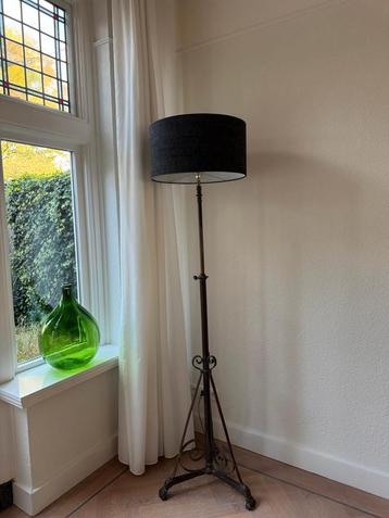 Vintage Franse Smeedijzeren Vloerlamp beschikbaar voor biedingen