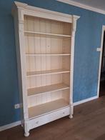Mooie landelijke witte houten kast, Ophalen, Zo goed als nieuw, 25 tot 50 cm