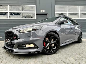 Ford Focus Wagon 2.0 ST *BULL X*STEALTH GREY*250PK*VOL beschikbaar voor biedingen