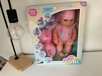 Nieuw pop met accessoires beschikbaar voor biedingen