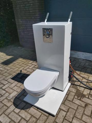 Nood wc gebruikt te koop met vermaler  beschikbaar voor biedingen