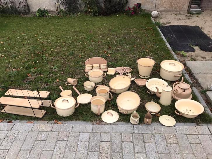 Heel veel emaille keuken spullen, unieke beige/taupe kleur, Antiek en Kunst, Antiek | Emaille, Ophalen