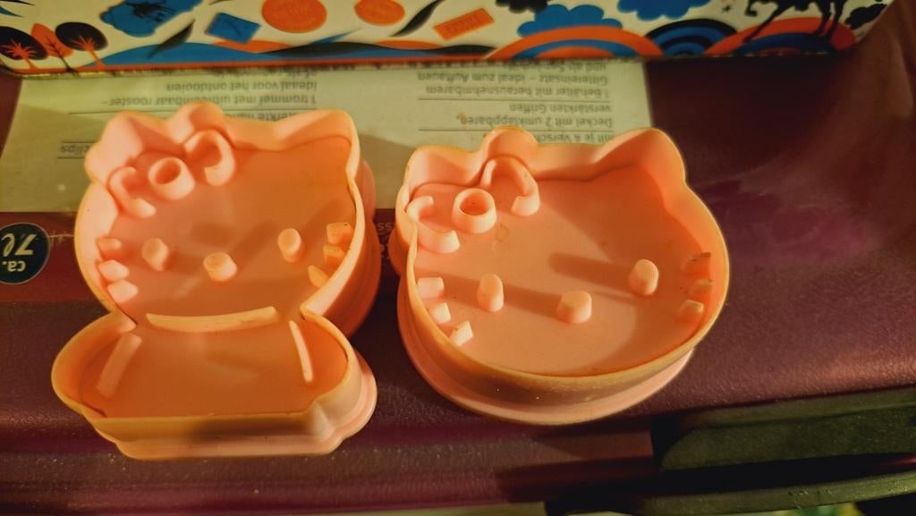 Hello Kitty uitstekers voor bijv koekjes fondant etc, Ophalen of Verzenden, Taarten of Cupcakes, Bakvorm