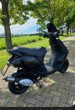 Opzoek naar goedkope 2 takt scooter, Fietsen en Brommers, Scooters | Piaggio, Ophalen, Overige modellen, Zo goed als nieuw, Benzine