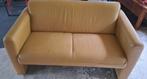 Beige kleur. Goede kwaliteit! Tweezitsbankje., Huis en Inrichting, Banken | Bankstellen, Ophalen, Gebruikt, 75 tot 100 cm, Minder dan 150 cm
