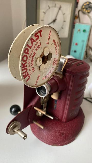 Vintage Piccolo projector beschikbaar voor biedingen