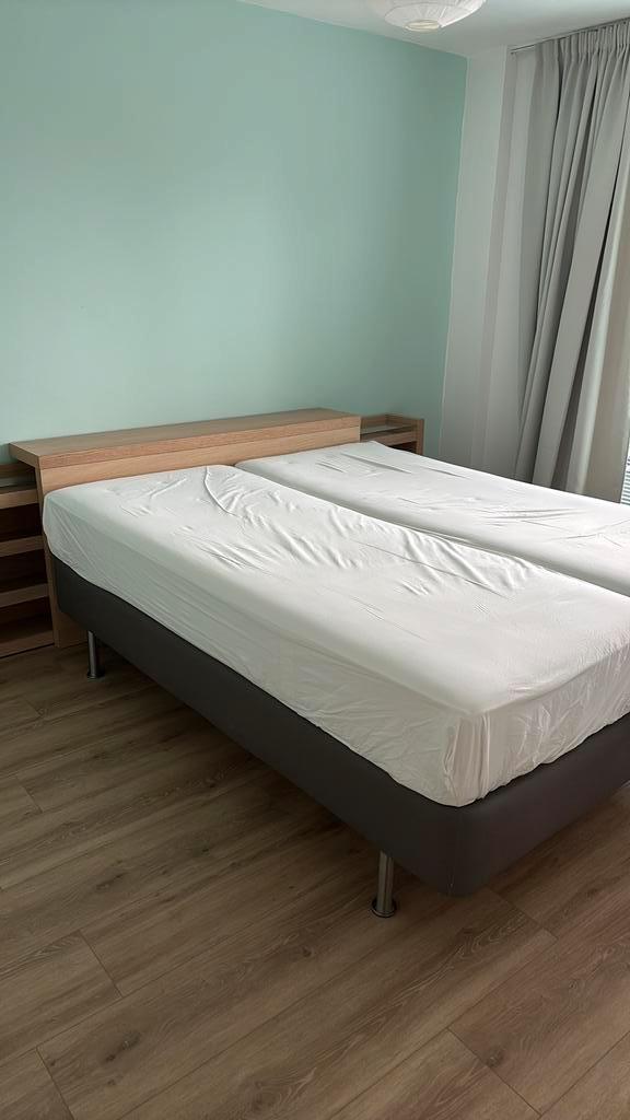 GRATIS!  Ikea boxspring, Huis en Inrichting, Slaapkamer | Nachtkastjes, Gebruikt, 65 cm of meer, Ophalen