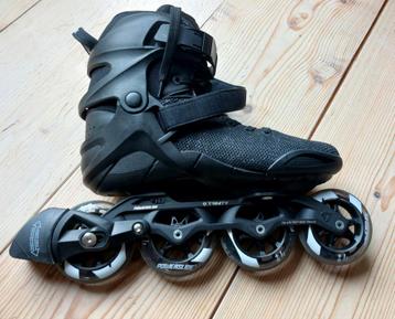 Skeelers mt 44 + arm pols en kniebescherming beschikbaar voor biedingen
