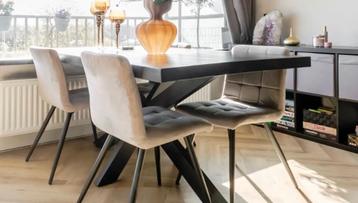 Eettafel beschikbaar voor biedingen