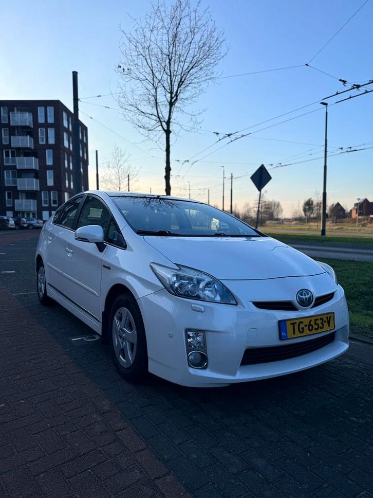 Toyota Prius 1.8 Full Hybrid 136PK Aut 2011 Wit, Auto's, Toyota, Particulier, Prius, ABS, Achteruitrijcamera, Adaptive Cruise Control