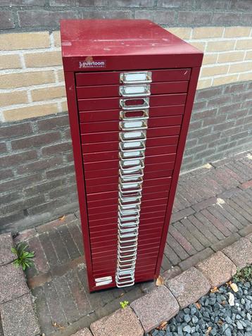 Overtoom ladekast beschikbaar voor biedingen