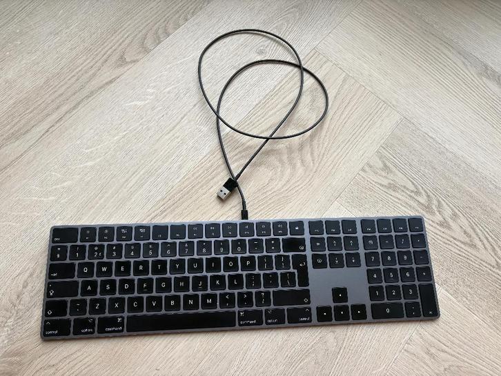 Apple Magic Keyboard - Space grey, Computers en Software, Toetsenborden, Zo goed als nieuw, Qwerty, Draadloos, Ophalen of Verzenden