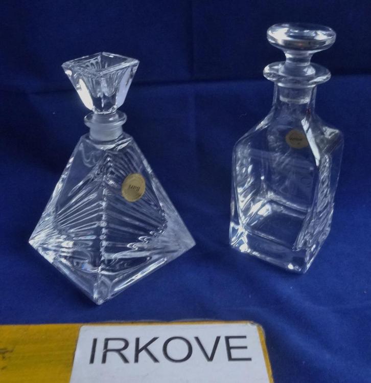 KARAFJES * MODERN KRISTAL * 2 Stuks * Albert Hein *, Verzamelen, Porselein, Kristal en Bestek, Zo goed als nieuw, Overige typen