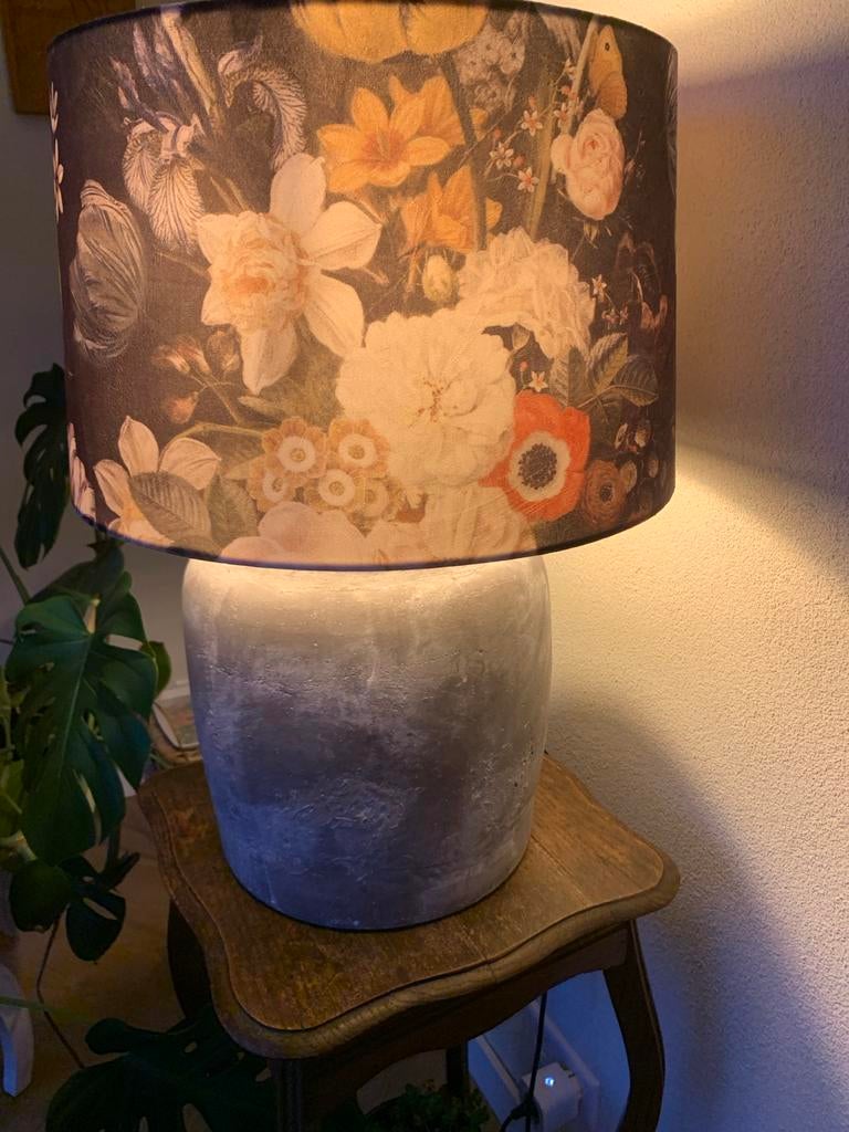 Schemerlamp met betonlook voet, Antiek en Kunst, Curiosa en Brocante, Ophalen