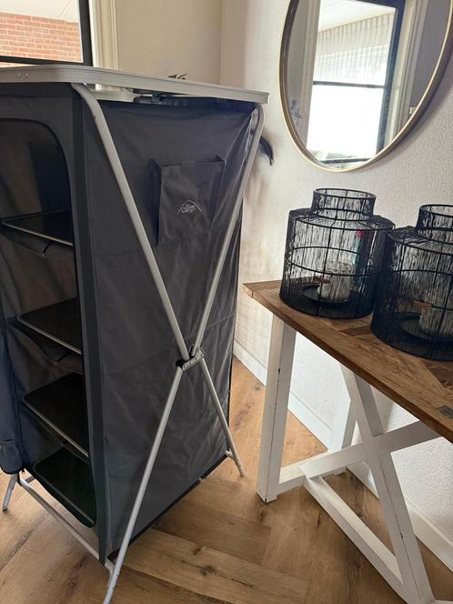 Mooie handige hoge lichtgewicht campingkast, Caravans en Kamperen, Kampeermeubelen, Zo goed als nieuw, Campingkast, Ophalen of Verzenden