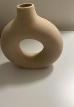 Vaas, beige H en M home, Overige kleuren, Aardewerk of Porselein, Ophalen of Verzenden, Zo goed als nieuw