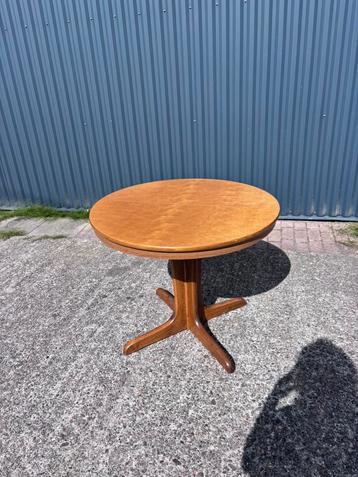 Vintage eettafel uitschuifbaar rond beschikbaar voor biedingen