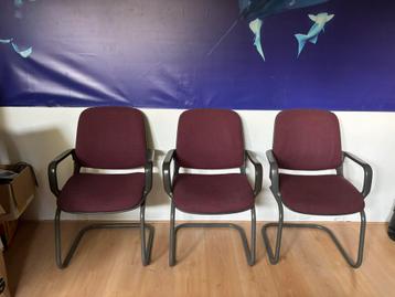 Wachtkamer / bureau stoelen beschikbaar voor biedingen