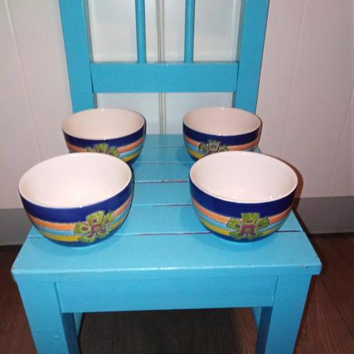 Fairtrade kommetjes artesa handmade for Ecuador 4 stuks, Huis en Inrichting, Keuken | Servies, Zo goed als nieuw, Kom(men), Overige stijlen