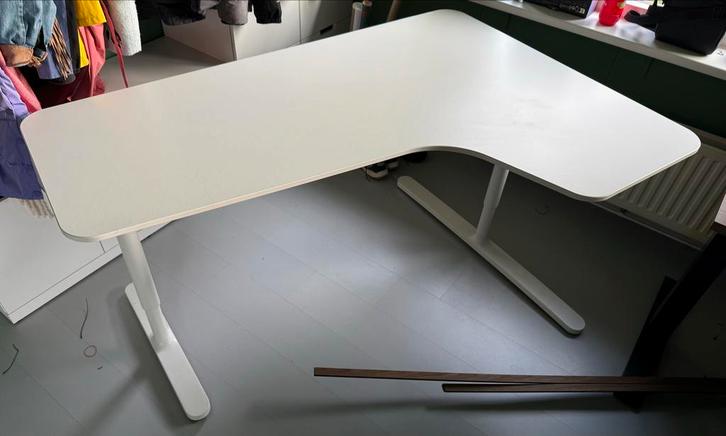 Ikea BEKANT hoekbureau wit - snel ophalen!, Huis en Inrichting, Bureaus, Gebruikt, Bureau, In hoogte verstelbaar, Ophalen