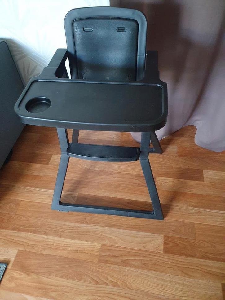 Puck plain kinderstoel - Zwart, Kinderen en Baby's, Kinderstoelen, Gebruikt, Overige typen, Afneembaar eetblad, Ophalen