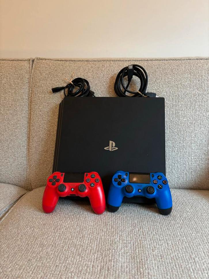 PS4 Slim 1TB + 2 Controllers, Spelcomputers en Games, Spelcomputers | Sony PlayStation 4, Gebruikt, Slim, 1 TB, Met 2 controllers