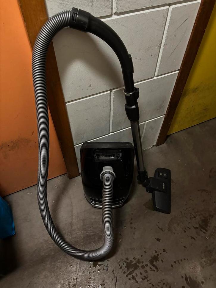 Miele cat & dog stofzuiger, Witgoed en Apparatuur, Stofzuigers, Gebruikt, Stofzuiger, Stofzak, Ophalen of Verzenden