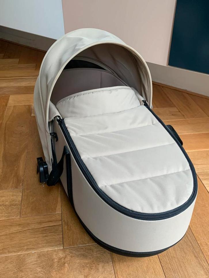 Babyzen Yoyo Bassinet incl muggennet en raincover, Kinderen en Baby's, Kinderwagens en Combinaties, Zo goed als nieuw, Overige merken