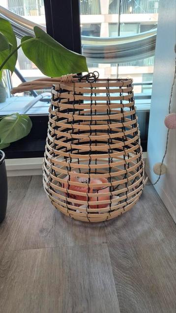 Rieten lampenkappen beschikbaar voor biedingen