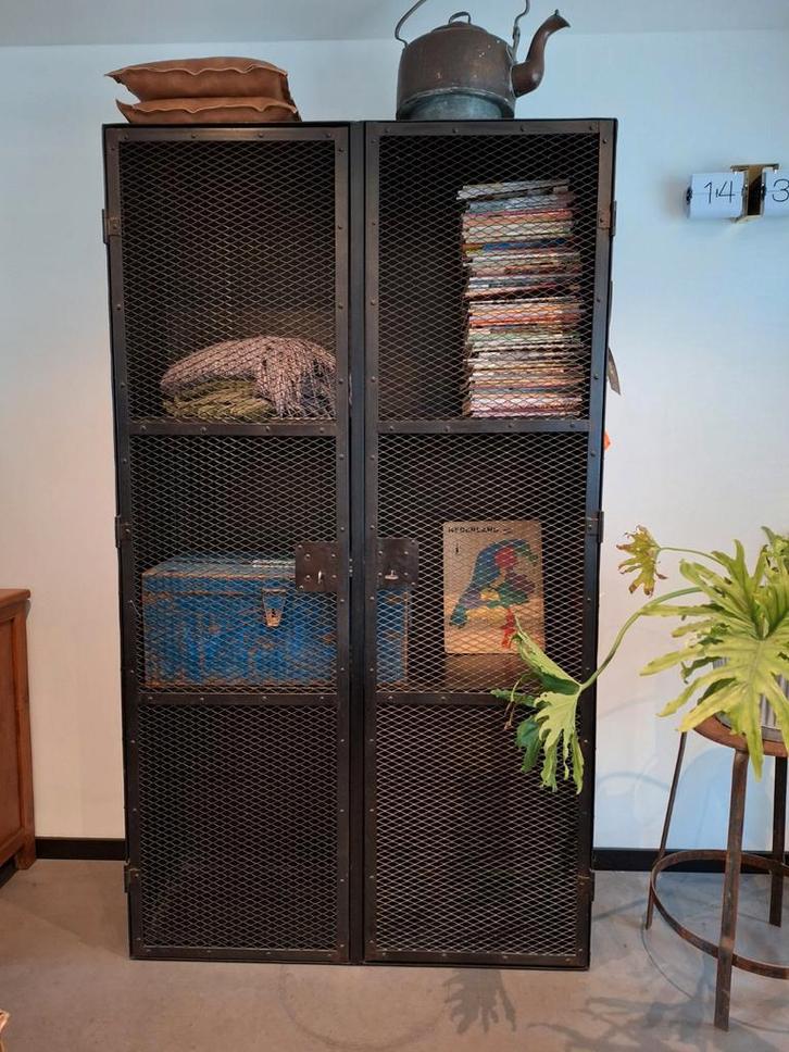 Robuuste ijzeren kast, Huis en Inrichting, Kasten | Vitrinekasten, 200 cm of meer, 25 tot 50 cm, Ophalen