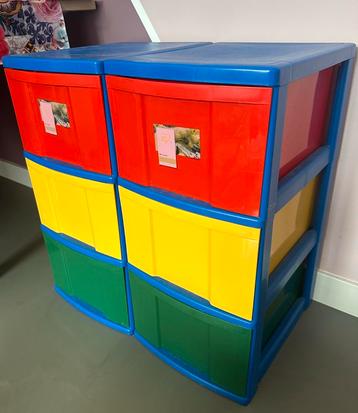 2x IRIS Gekleurde kunstof ladenkasten met 3 lades beschikbaar voor biedingen
