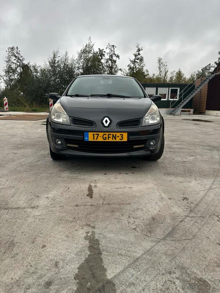 Renault Clio 1.6 16V 82KW 3-DRS E4 2008 Zwart, Auto's, Renault, Particulier, Clio, ABS, Airbags, Airconditioning, Bluetooth, Bochtverlichting